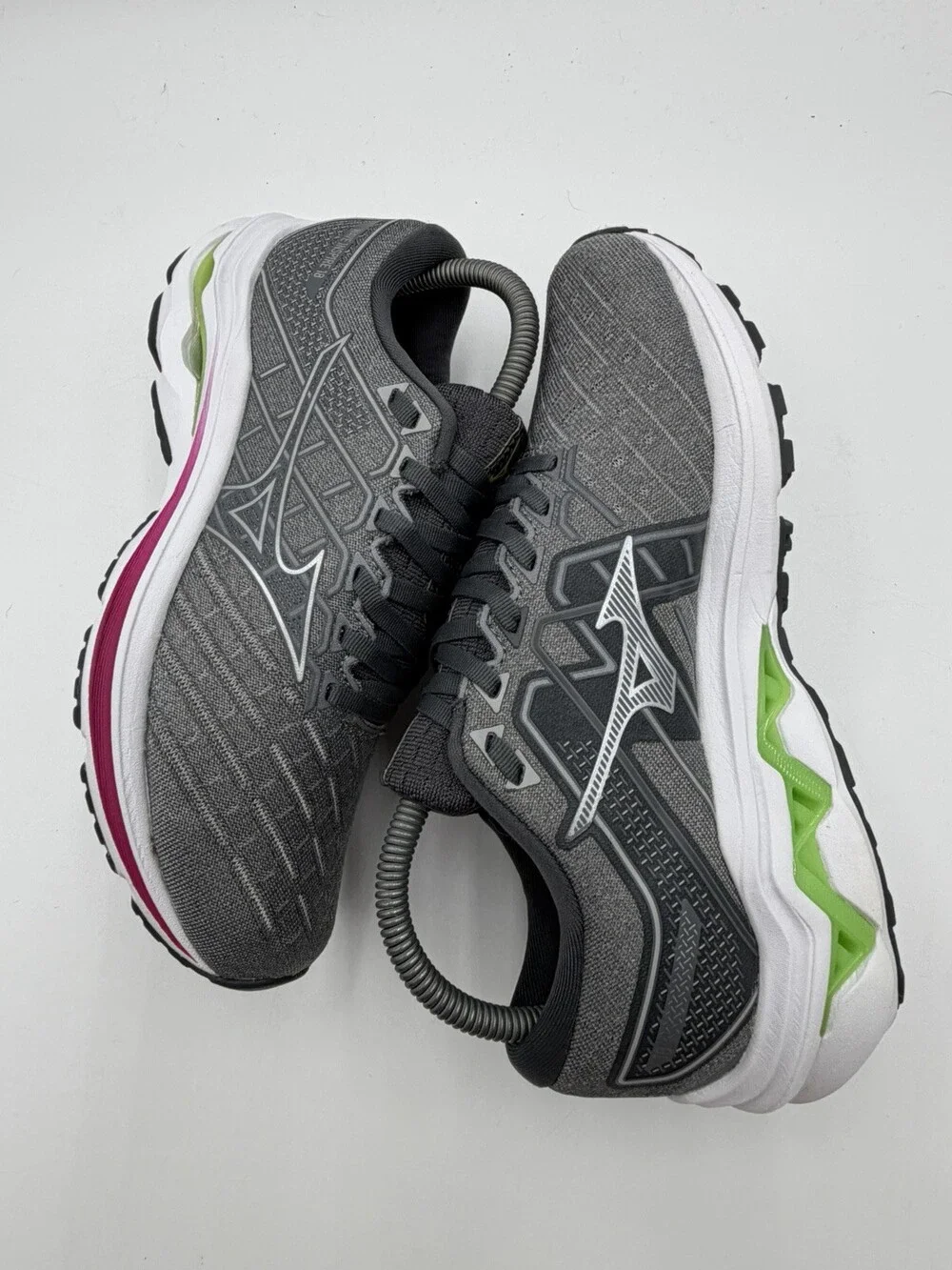 MIZUNO Wave Inspire 18 Womens Sz 7.5 Running Gray Shoes J1GD224405